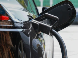 ¿Puedo instalar un cargador de coche eléctrico en un garaje comunitario?